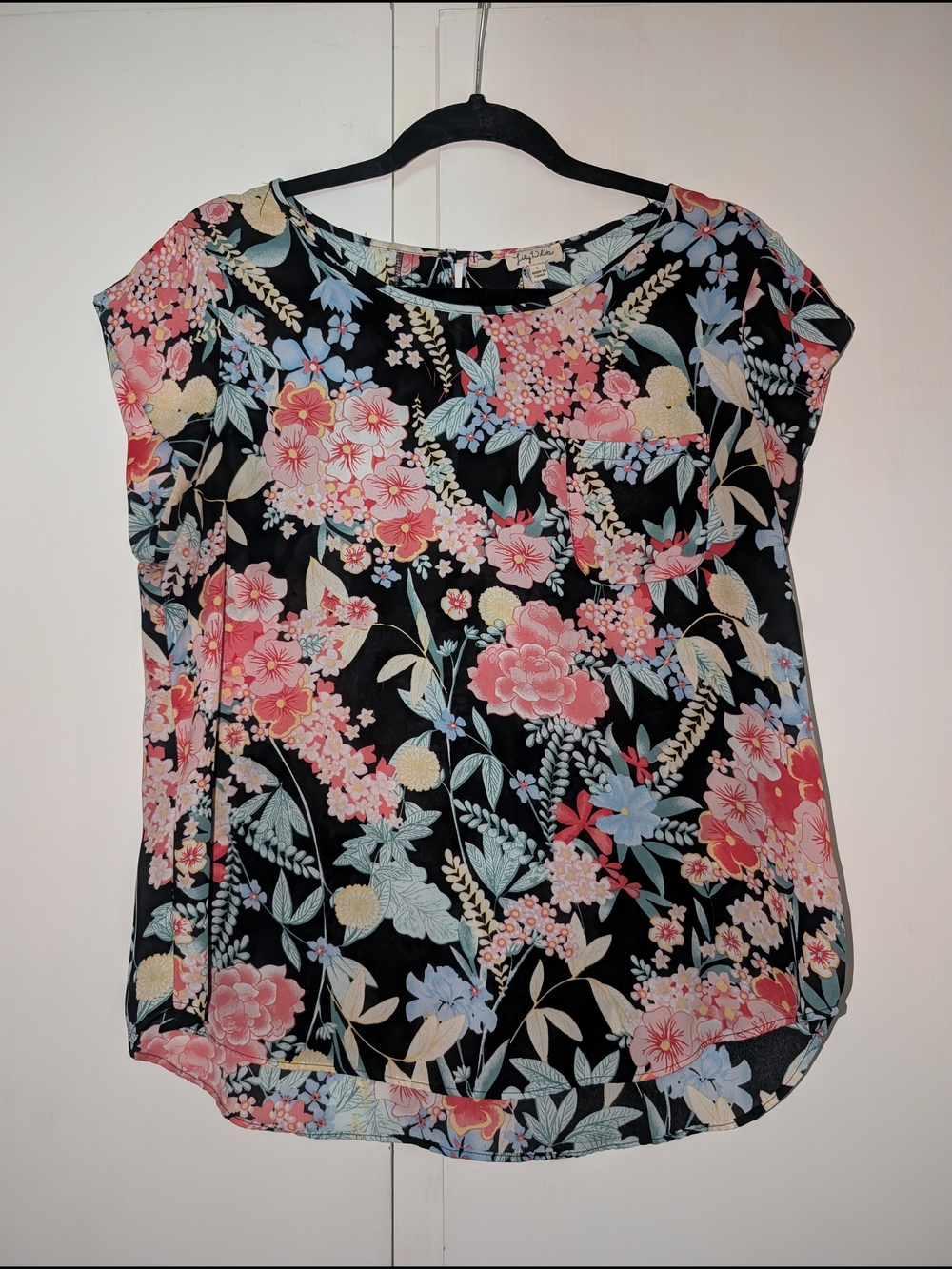 Lily White Black Floral Short-Sleeve Blouse